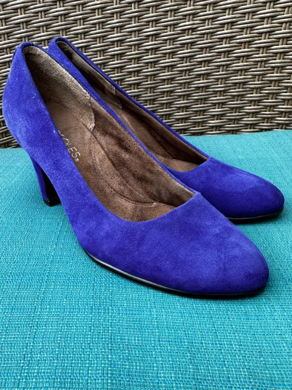AEROSOLES bold royal